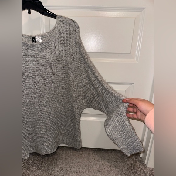 Grey NwT H&M sweater top size small - Picture 2 of 4
